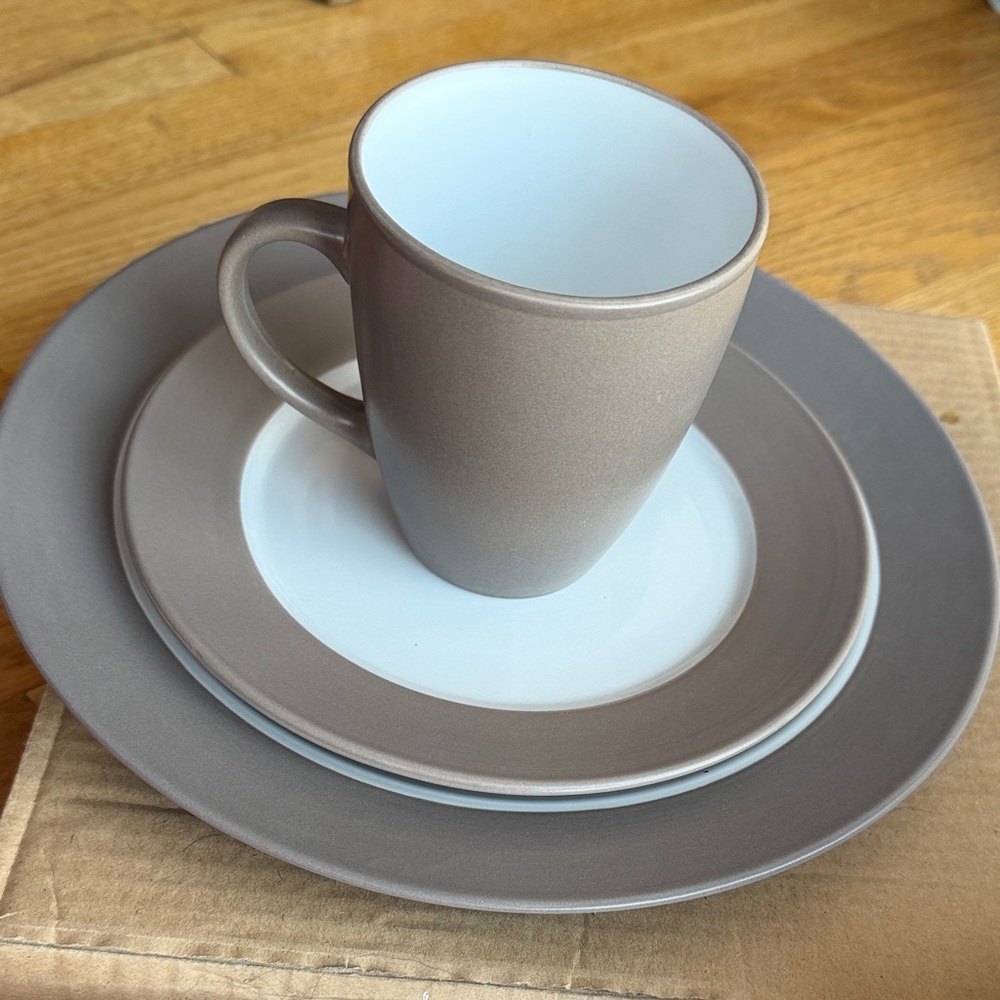 Pfaltzgraff Harmony Taupe NEW Dinnerware Set 4:mugs 4 dessert 4 dinner plates - Picture 8 of 11